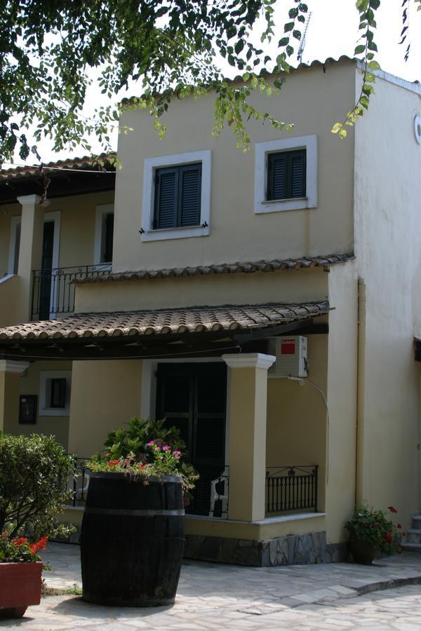 Spiti Nikos Aparthotel Danilia Exterior photo