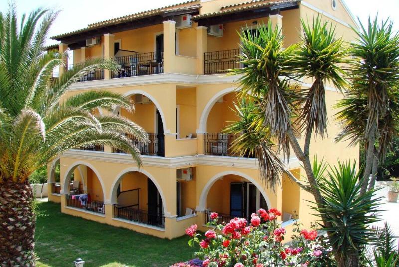 Spiti Nikos Aparthotel Danilia Exterior photo